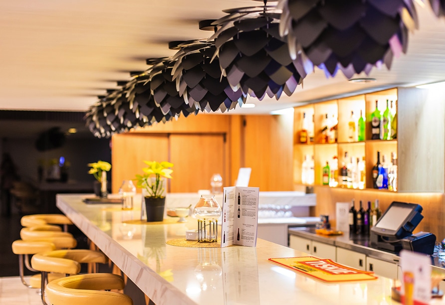 Elegante Hotelbar im Hotel Solny, geeignet für Silvester-Getränke