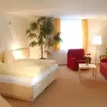 Komfortables Zimmer im Landhotel Allgäuer Hof dekoriert für Silvester