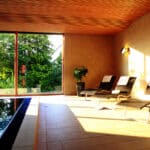 Wellnessbereich im Landhotel Allgäuer Hof mit Blick auf die Natur zur Silvesterzeit