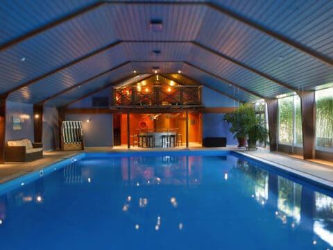 Großes Schwimmbad im Eurostrand Resort Lüneburger Heide, ideal zum Entspannen während des Silvesterurlaubs