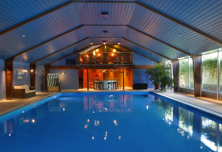 Großes Schwimmbad im Eurostrand Resort Lüneburger Heide, ideal zum Entspannen während des Silvesterurlaubs