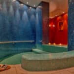 Entspannender Wellnessbereich mit Mosaik im Eurostrand Resort Lüneburger Heide, ein Highlight für Silvester