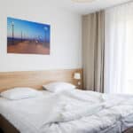 Gemütliches Doppelzimmer im Hotel Siesta, bereit für Silvester.