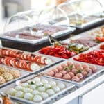 Reichhaltiges und farbenfrohes Buffet im Hotel Siesta für die Silvesterfeier.