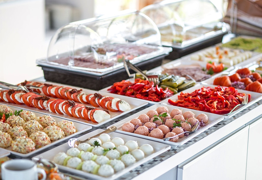 Reichhaltiges und farbenfrohes Buffet im Hotel Siesta für die Silvesterfeier.