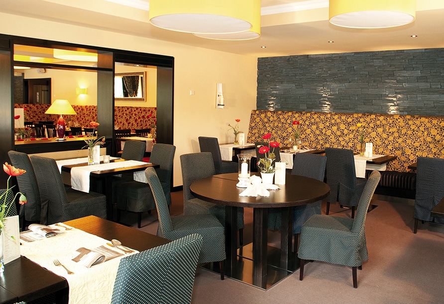 Restaurantbereich im Moselhotel Traube, dekoriert für Silvesterabend