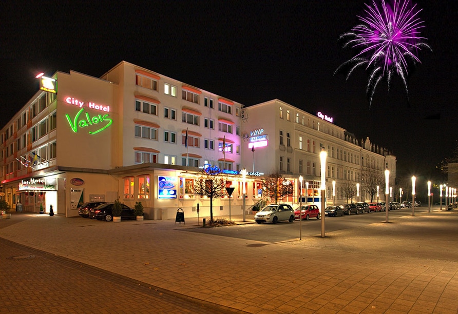 Feuerwerk über dem City Hotel Valois an Silvester