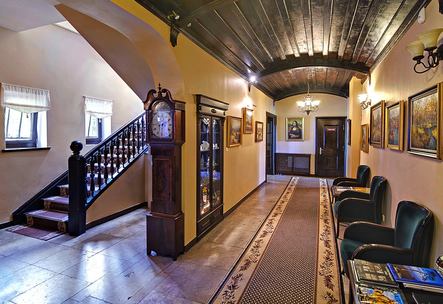Charmanter Flur im historischen Stil des Hotel Mona Lisa, eine gemütliche Silvesterunterkunft.