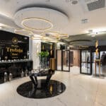 Elegante Lobby im Hotel Trofana Sun & Sea, einladend für den Silvesterempfang