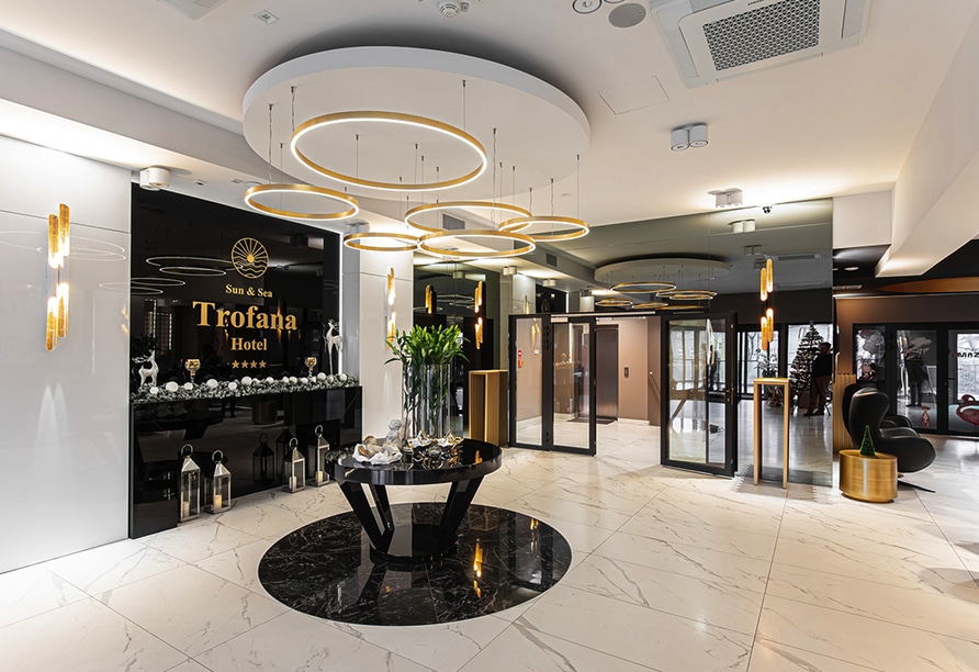 Elegante Lobby im Hotel Trofana Sun & Sea, einladend für den Silvesterempfang