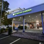 Haupteingang des Wyndham Garden Kassel bei der Silvesterfeier