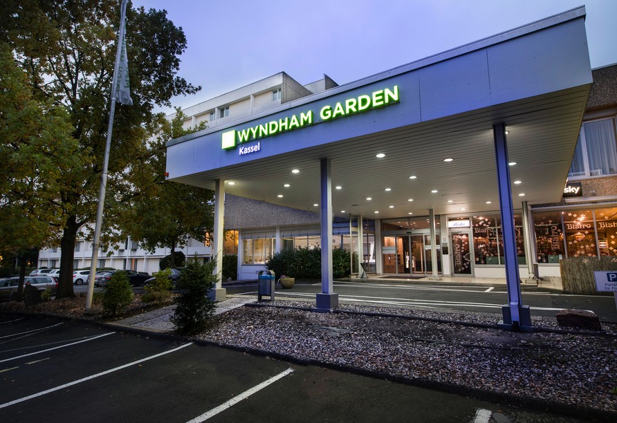 Haupteingang des Wyndham Garden Kassel bei der Silvesterfeier