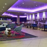 Moderne Hotelbar im Mercure Hotel Koblenz, ideal zum Anstoßen auf das neue Jahr