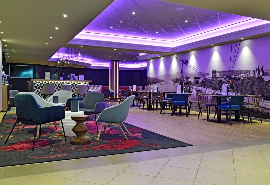 Moderne Hotelbar im Mercure Hotel Koblenz, ideal zum Anstoßen auf das neue Jahr