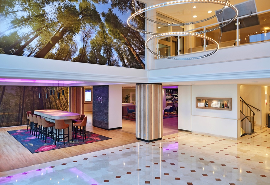 Stilvolle Hotellobby im Mercure Hotel Koblenz, bereit für Silvester