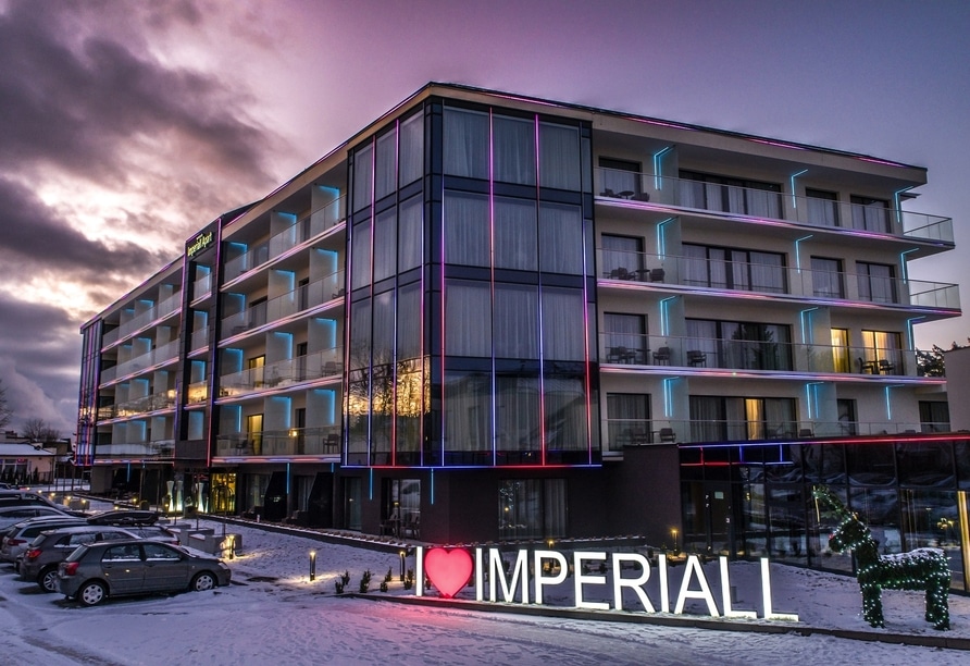 Imperiall Resort & MediSpa Außenansicht im Winterkleid zu Silvester