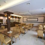 Frühstücksraum bereit für ein festliches Silvesterbuffet im Imperiall Resort