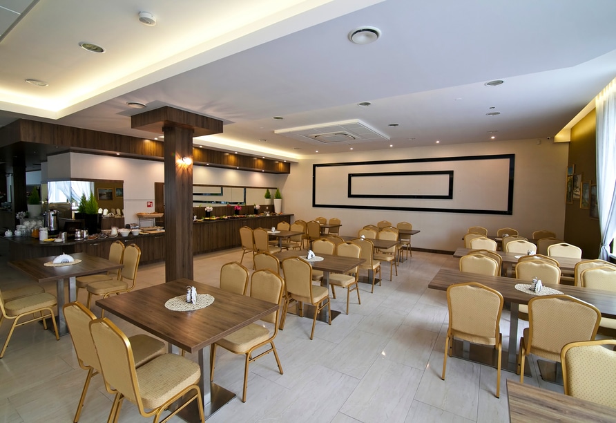 Frühstücksraum bereit für ein festliches Silvesterbuffet im Imperiall Resort