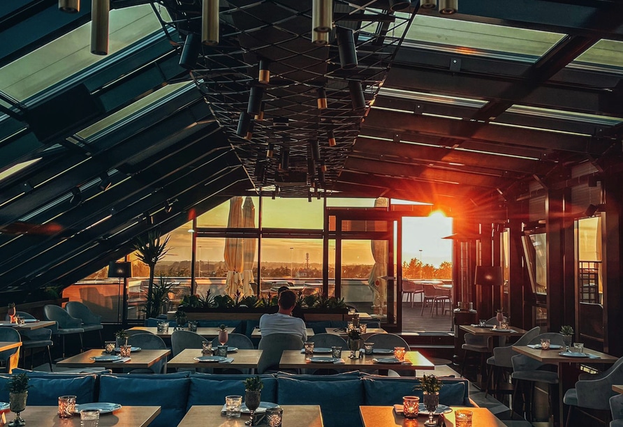 Restaurant des Imperiall Resort mit Blick auf den Sonnenuntergang an Silvester