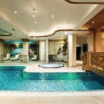 Wellnessbereich mit Pool im Hotel Trofana Sun & Sea, perfekt für Erholung an Silvester