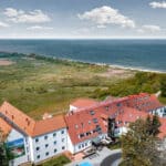 Luftaufnahme des Hotel Mona Lisa an der polnischen Ostsee, perfekt für Silvester.