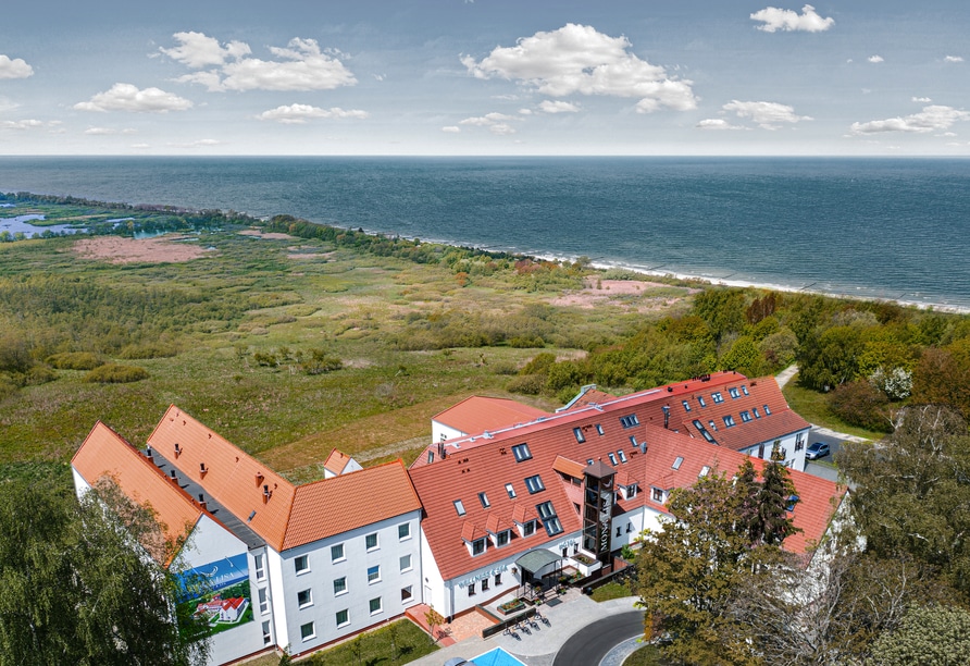 Luftaufnahme des Hotel Mona Lisa an der polnischen Ostsee, perfekt für Silvester.