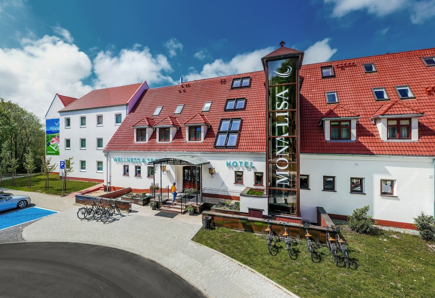 Frontansicht des Hotel Mona Lisa, ideal für eine Silvesterreise an die Ostsee.
