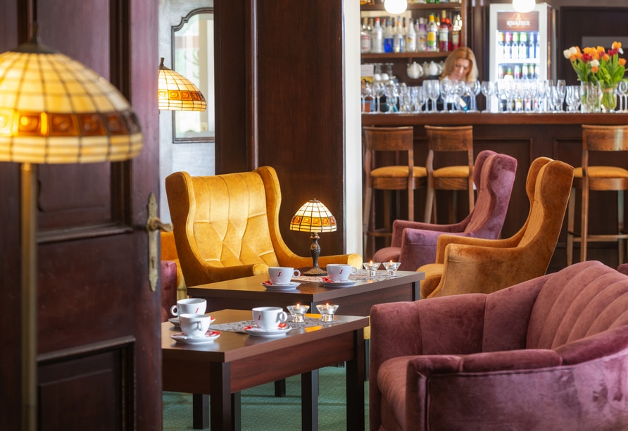 Stilvolle Bar im Hotel Mona Lisa, perfekt für entspannte Abende an Silvester. These titles and alt t