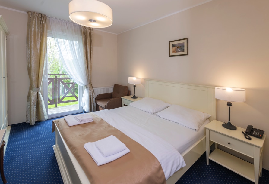 Einladendes Doppelzimmer im Hotel Mona Lisa, ideal für einen erholsamen Silvesteraufenthalt.