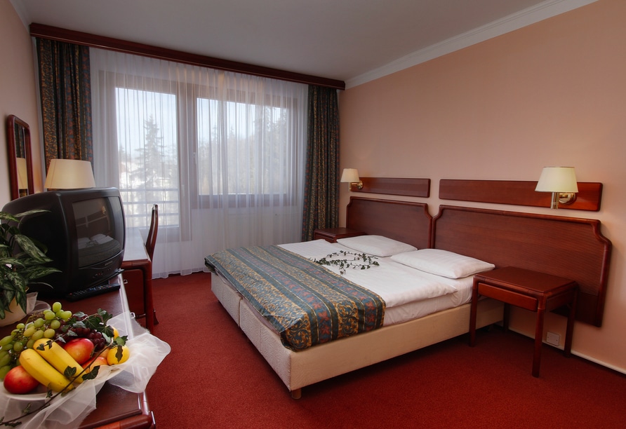 Gemütliches Hotelzimmer im Hotel Krakonoš, vorbereitet für Gäste an Silvester