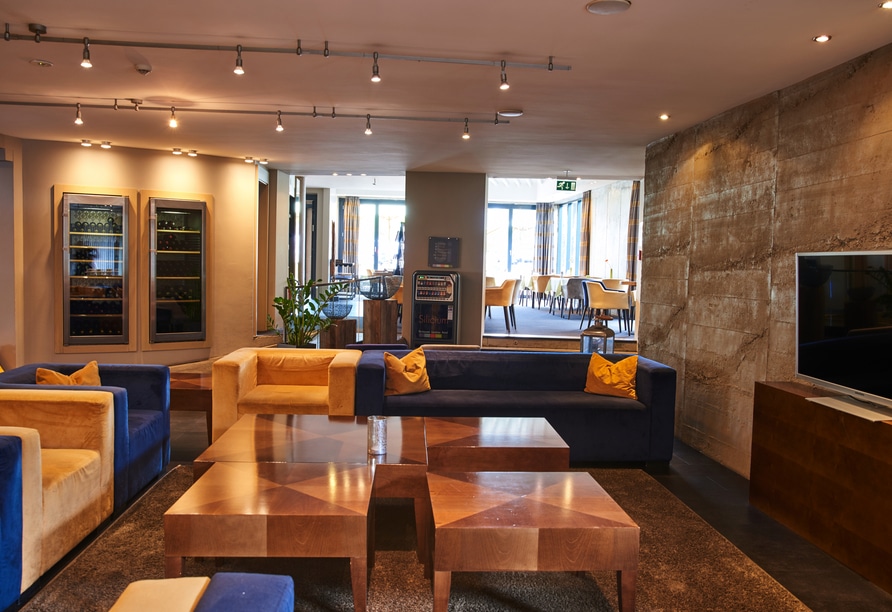 Der komfortable Loungebereich im Hotel Silicium lädt zu entspannten Momenten während der Silvesterfeier ein.