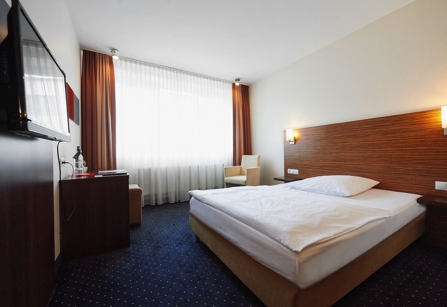 Stilvolles Doppelzimmer mit großem Bett im Hotel Silicium, ideal um das neue Jahr zu begrüßen