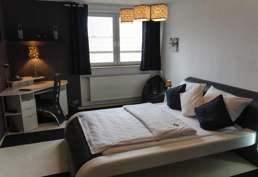 Modern gestaltetes Zimmer im Hotel Rosenhof, stilvoll für Silvester