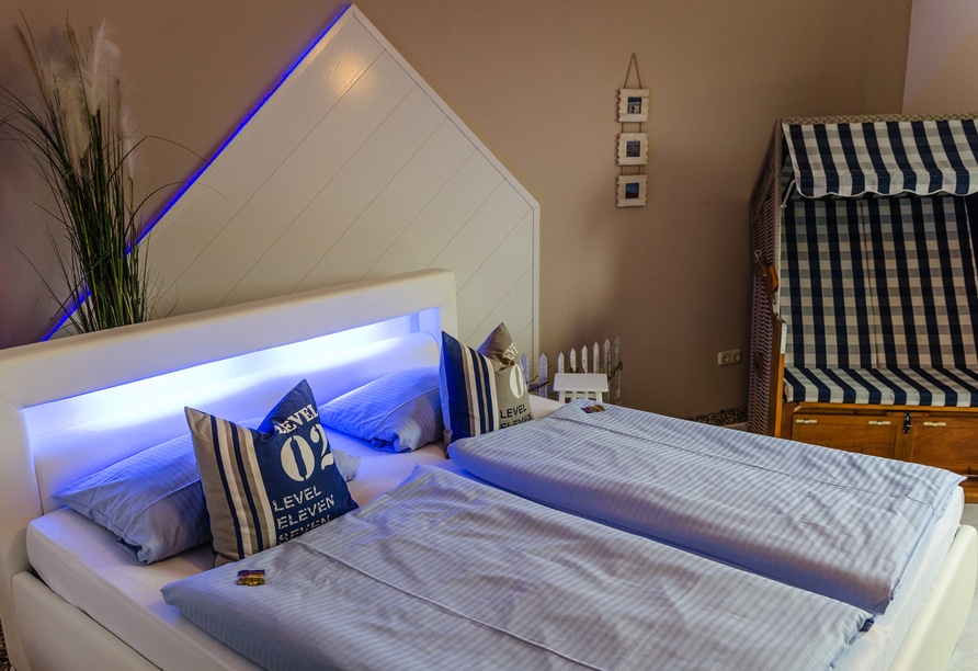 Maritim dekoriertes Zimmer im Hotel Rosenhof, perfekt für Silvester