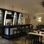 Moderne Bar im Hotel Rosenhof, serviert festliche Drinks zu Silvester