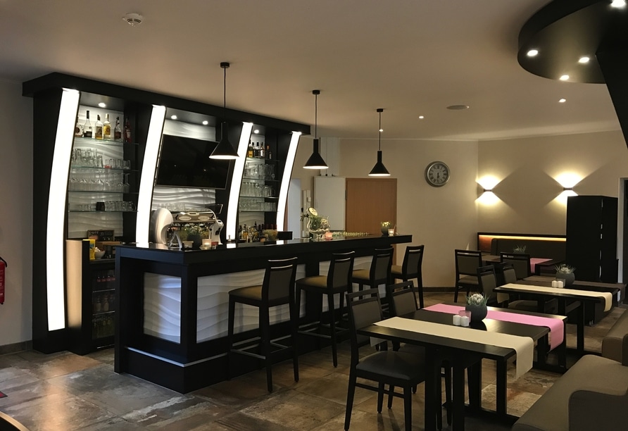 Moderne Bar im Hotel Rosenhof, serviert festliche Drinks zu Silvester