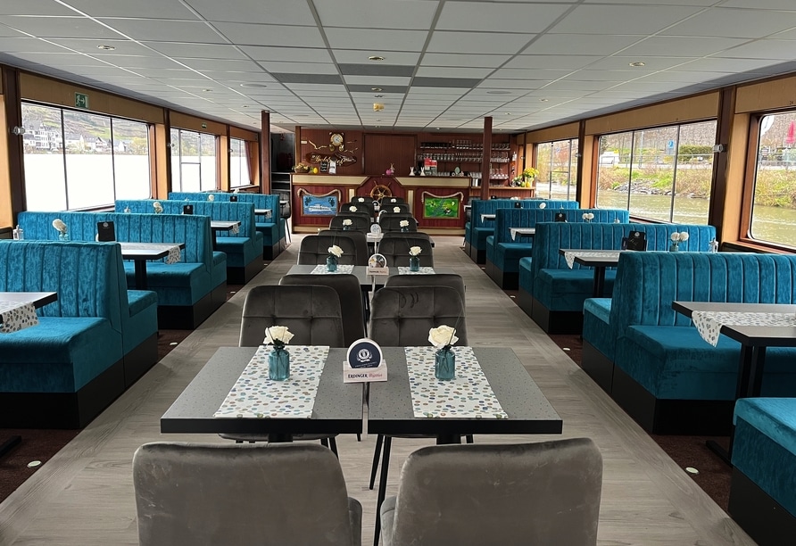 Innenansicht eines Rheinschiffes für das Silvester Gala-Dinner vom Mercure Hotel Koblenz