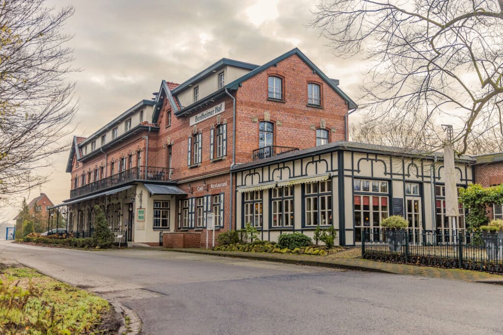 Historisches Gebäude des Hotel Bentheimer Hof in Bad Bentheim, ideal für einen festlichen Silvesterurlaub