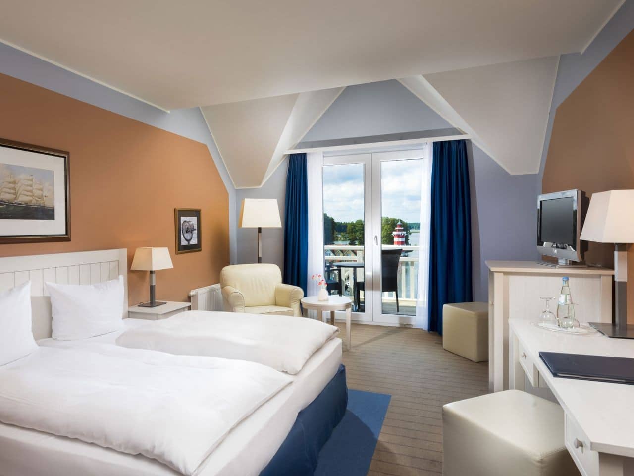 Modern eingerichtetes Zimmer im Precise Resort Hafendorf Rheinsberg für Silvester