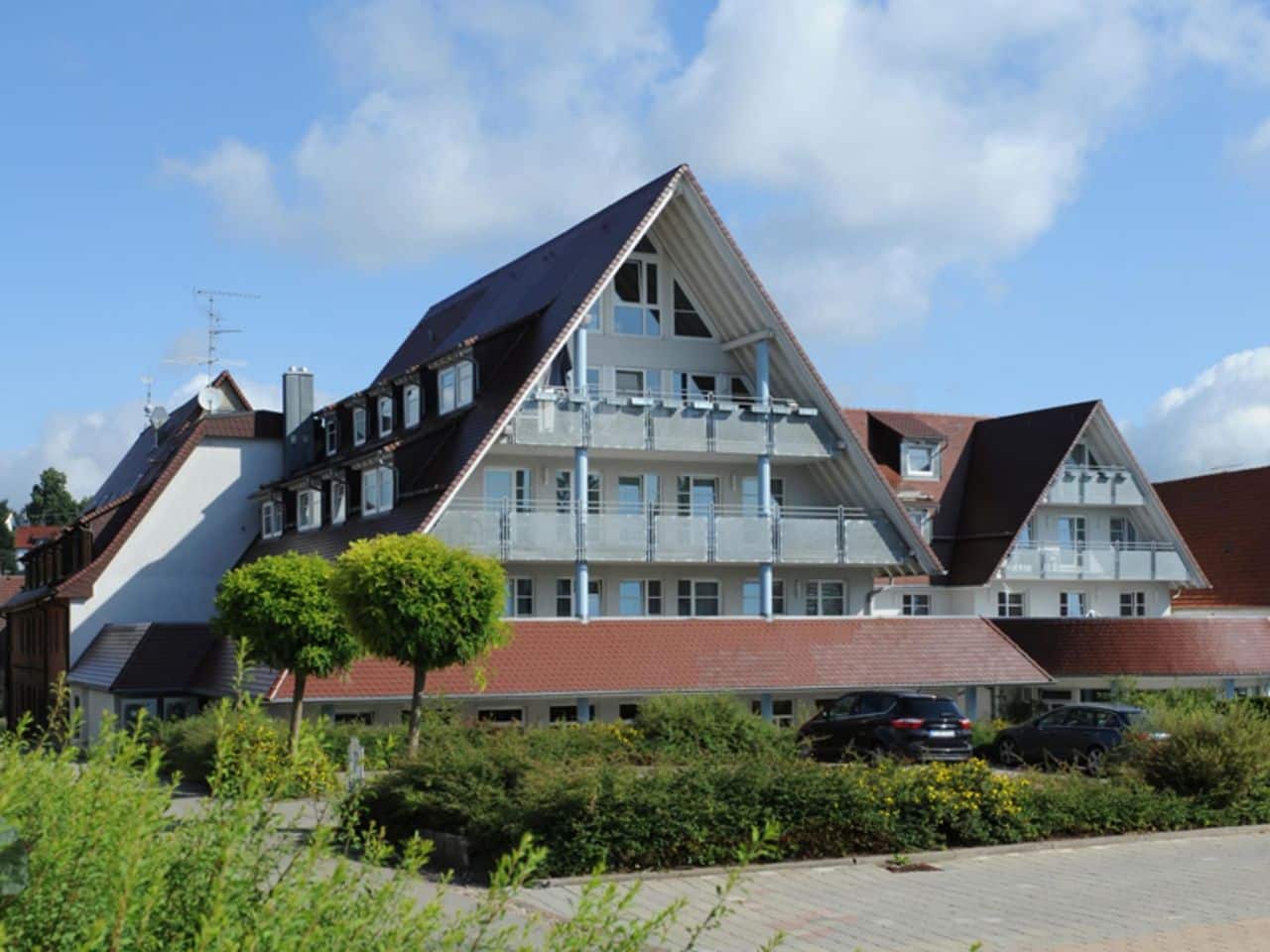 Außenansicht des Hotel Post in Laichingen, festlich geschmückt für Silvester