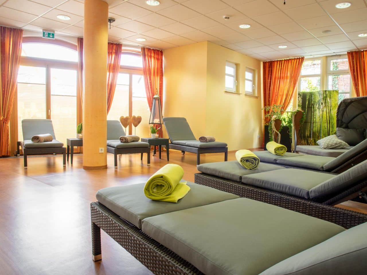 Ruhebereich im Wellnessbereich des Hotel Post, ideal für Entspannung vor Silvester