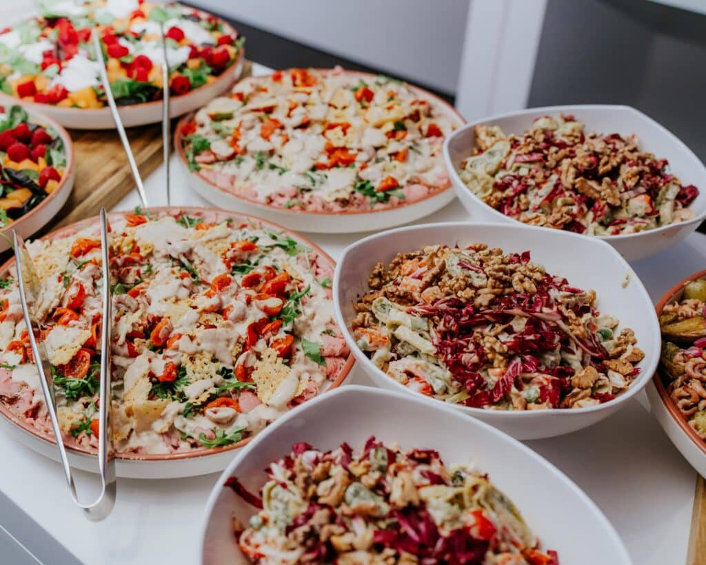 Auswahl an frischen Salaten beim Silvester-Gala-Buffet im Panoramadeck Hamburg
