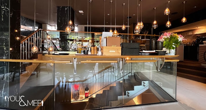 Eleganter Empfangsbereich im Don Via Restaurant Stuttgart, bereit für die Silvesterparty