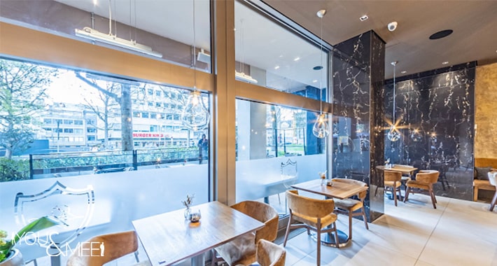 Moderner Innenraum des Don Via Restaurants in Stuttgart, ideal für das Silvesterdinner