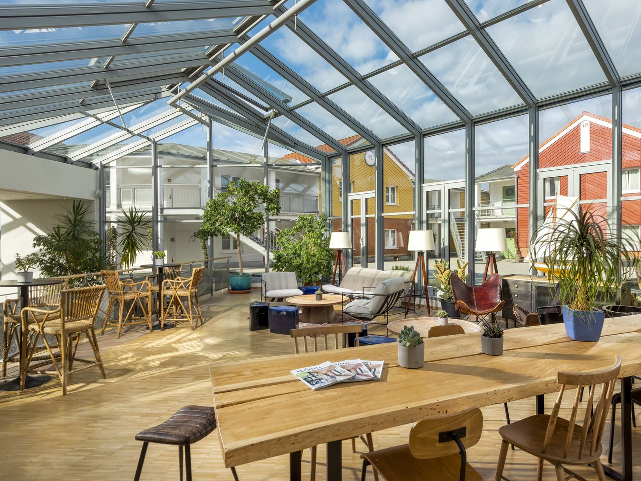 Der lichtdurchflutete Wintergarten im Precise Resort Marina Wolfsbruch an Silvester