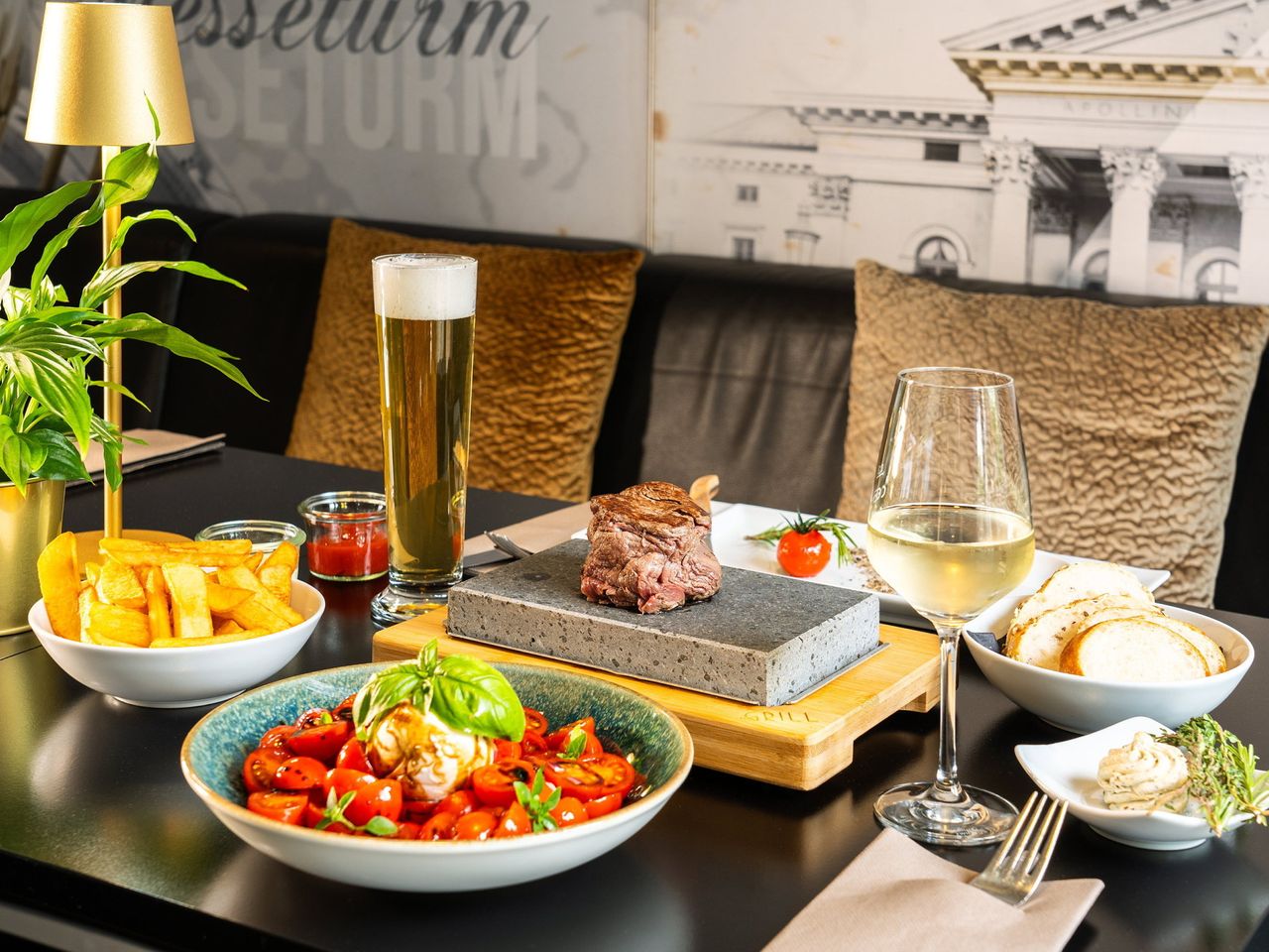 Köstliches Menü mit Steak und Beilagen für den Silvesterabend im Victor's Residenz-Hotel München