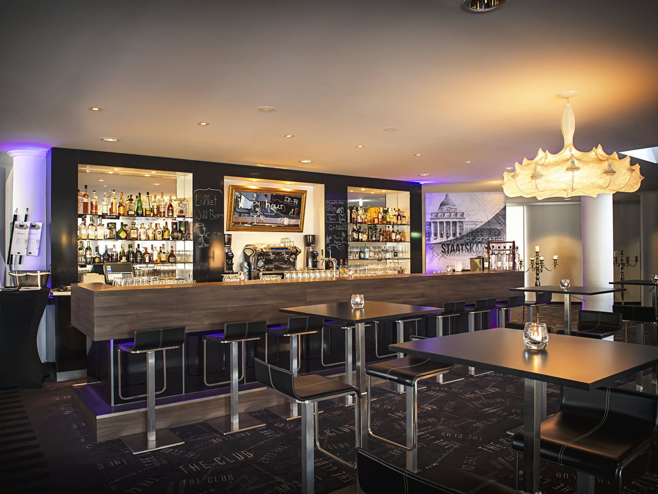 Stilvolle Bar im Victor's Residenz-Hotel München für einen genussvollen Silvesterabend