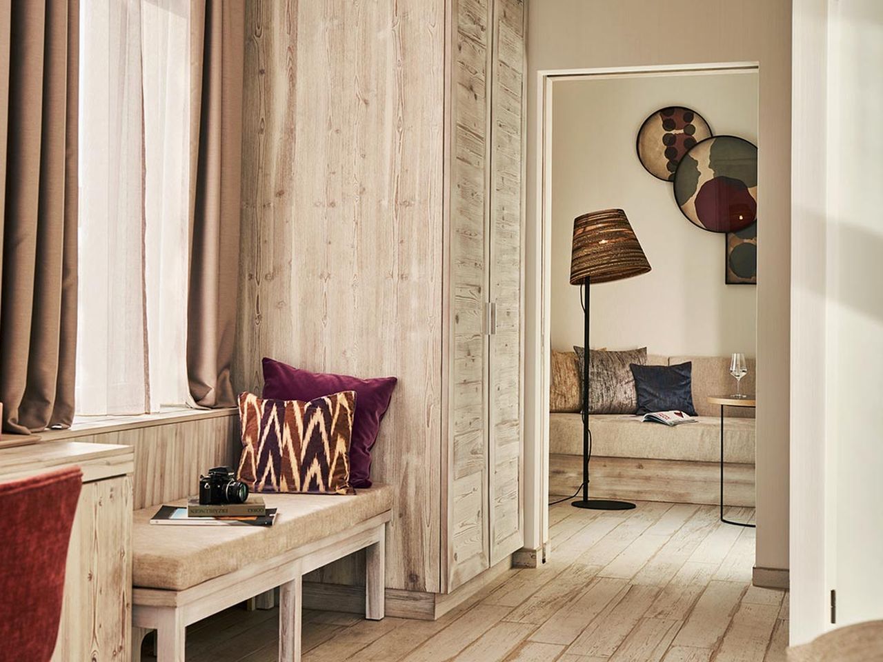 Entspannen Sie in der stilvollen Lounge des SEETELHOTEL Strandhotel Atlantic während Ihres Silvesterurlaubs