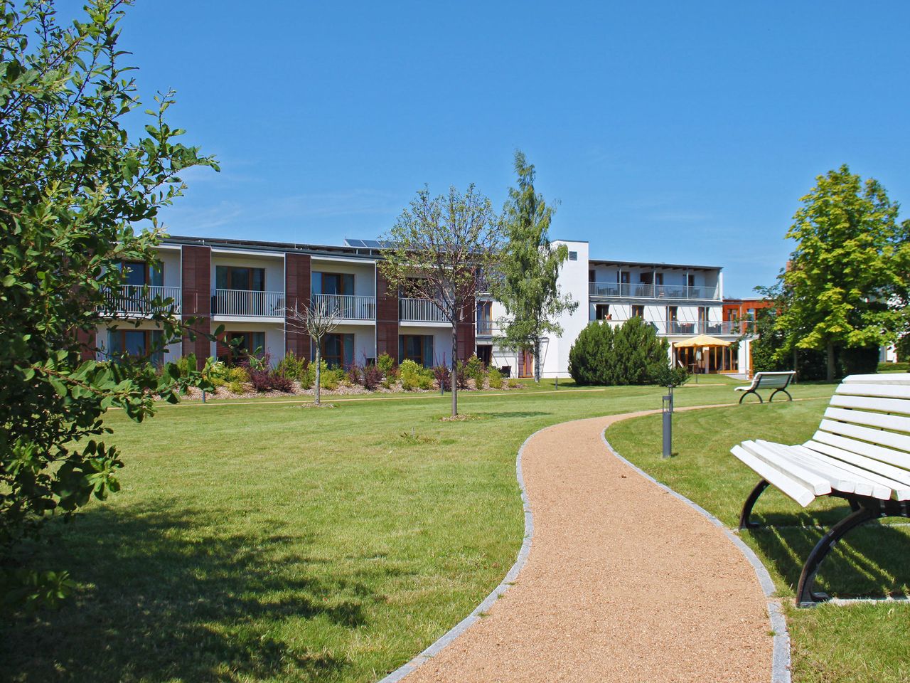 Garten und Außenansicht des SEETELHOTEL Nautic Usedom für einen entspannten Jahreswechsel