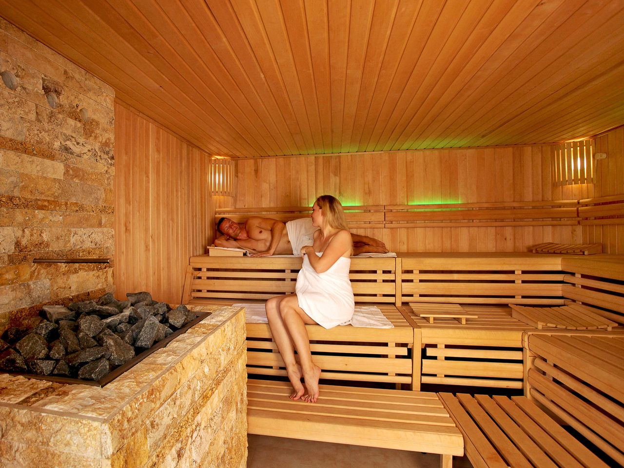 Sauna im SEETELHOTEL Nautic Usedom für erholsame Stunden während Silvester